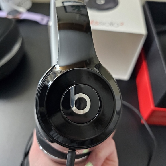 Beats Solo 2 Luxe Edition Wired Headphones - Picture 5 of 7